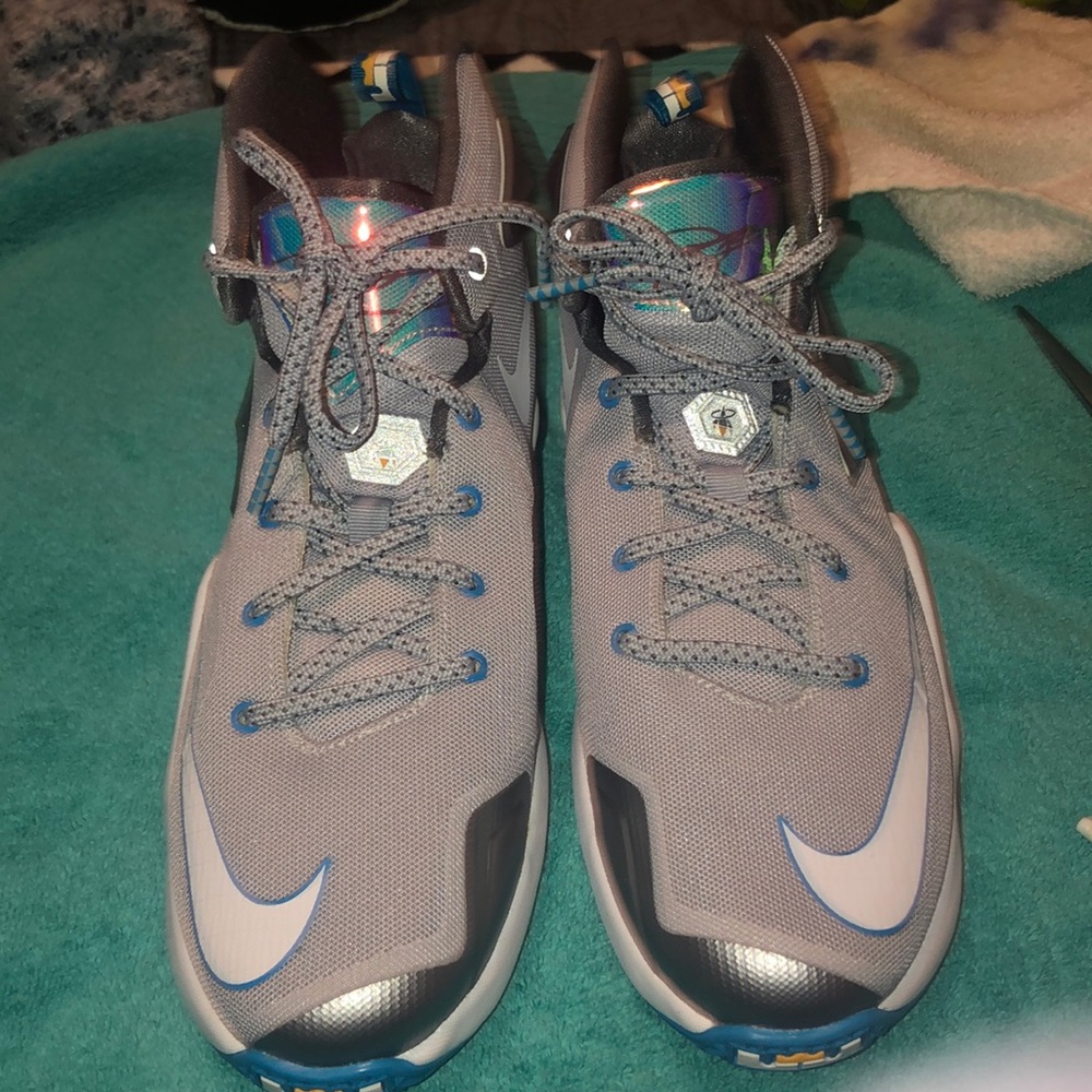 Nike Lebrun XIii 13-NEW
